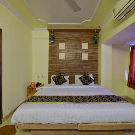 Oyo 2289 Hotel Radha Palace Kukas Экстерьер фото
