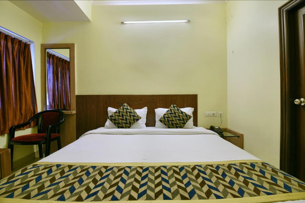 Oyo 2289 Hotel Radha Palace Kukas Экстерьер фото