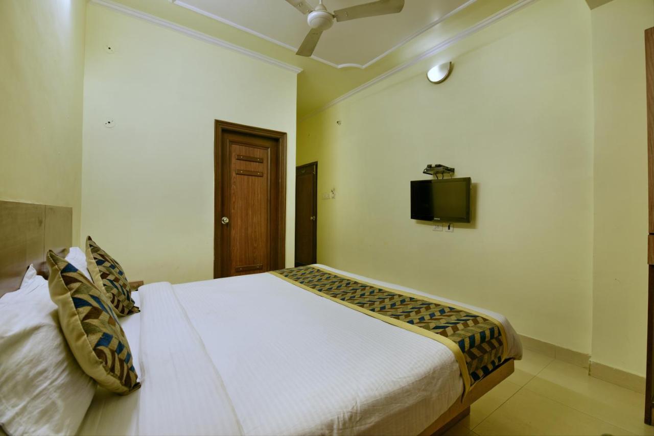 Oyo 2289 Hotel Radha Palace Kukas Экстерьер фото